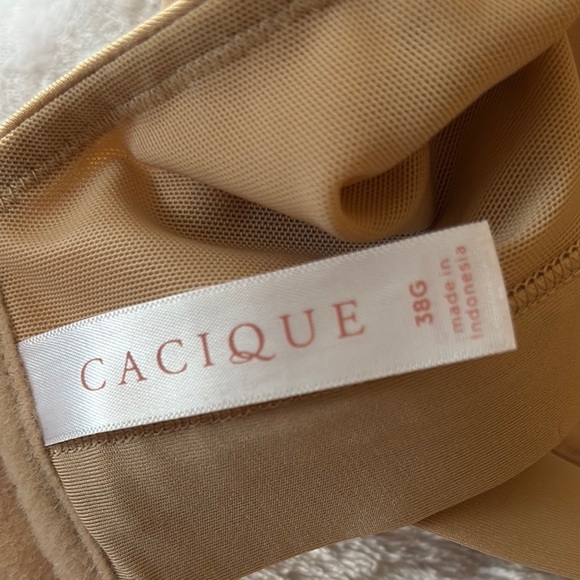 BNWOT Seamless Tan Bra by Cacique - Picture 5 of 9